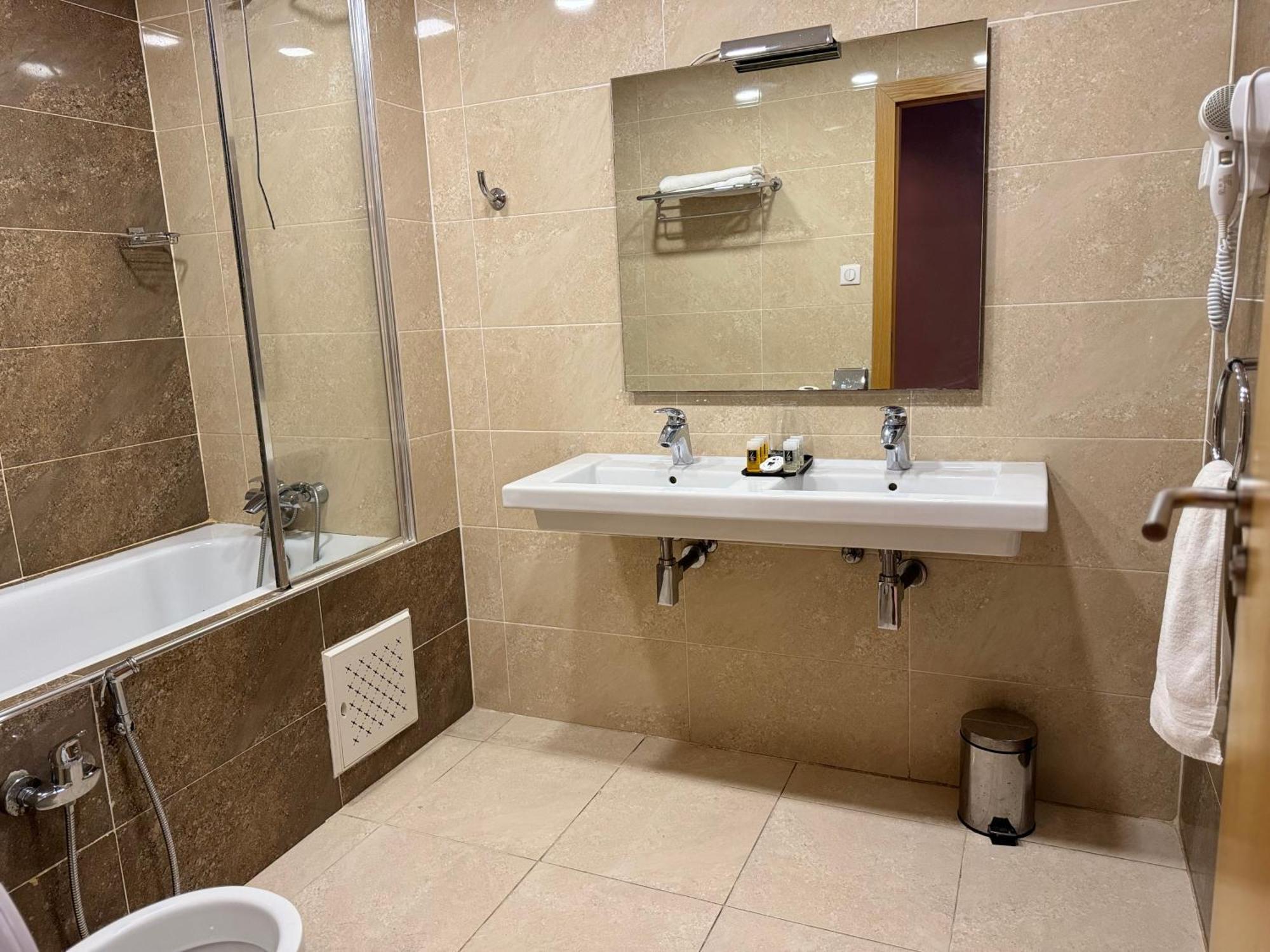 Le Zenith Hotel Vahran Dış mekan fotoğraf
